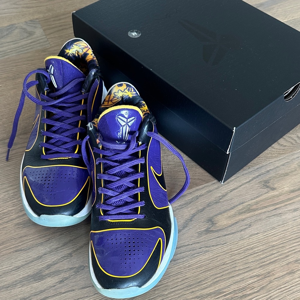 Kobe 5 Nike Protro Lakers Champ 
Purple and Black Basketball Shoes